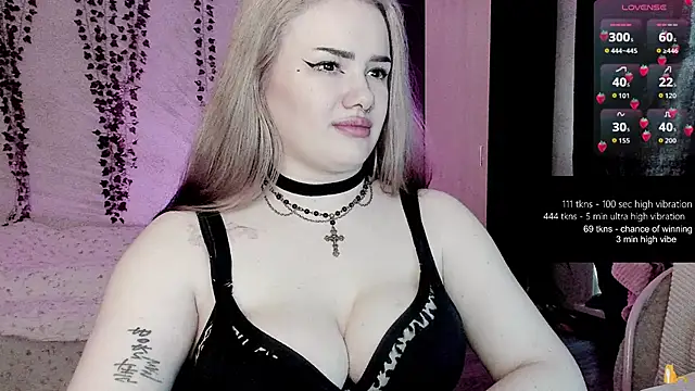 strawberry elfcat online show from 04/30/26, 03:02