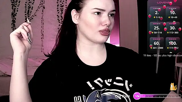 Snapshot of strawberry_elfcat chatting on 03/18/25, 05:34 strawberry elfcat online show from 03/18/25, 05:34