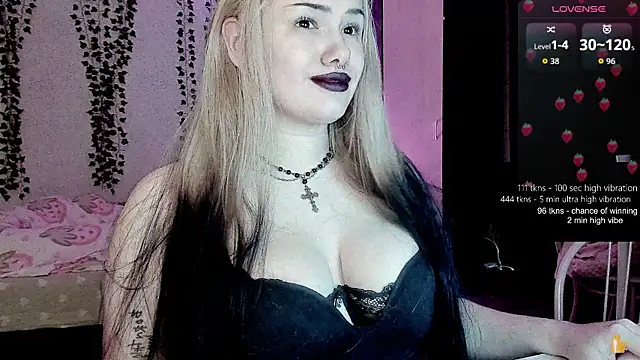 Snapshot of strawberry_elfcat chatting on 07/08/26, 09:59 strawberry elfcat online show from 07/08/26, 09:59