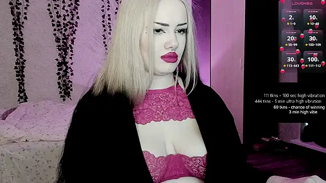 strawberry elfcat online show from 04/09/26, 02:24