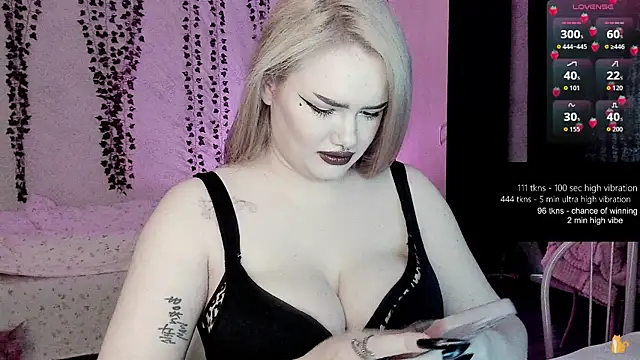 strawberry elfcat online show from 05/14/26, 03:36
