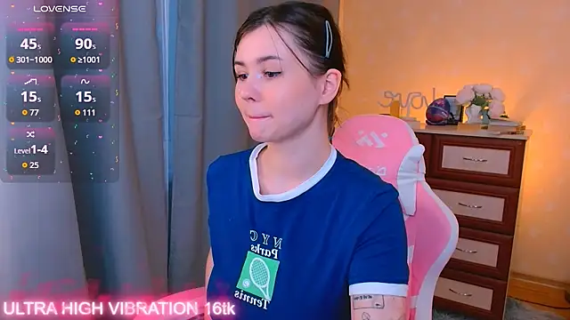 Snapshot of cutie_mili chatting on 10/08/25, 07:10 cutie mili online show from 10/08/25, 07:10