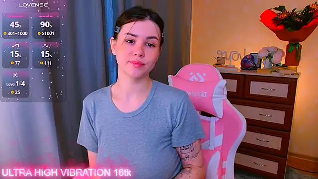 Snapshot of cutie_mili chatting on 10/02/25, 08:07 cutie mili online show from 10/02/25, 08:07