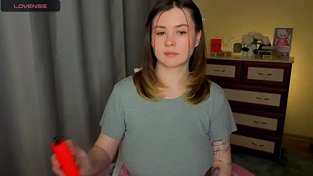 Snapshot of cutie_mili chatting on 04/25/26, 10:40 cutie mili online show from 04/25/26, 10:40