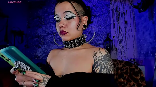 Snapshot of irregular_fetish_ chatting on 02/12/25, 01:41 irregular fetish online show from 02/12/25, 01:41