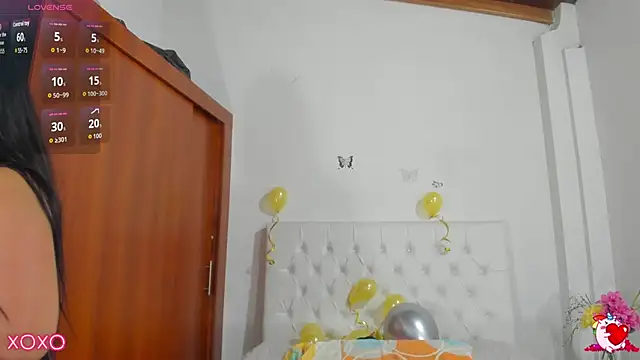 Snapshot of VenussVega chatting on 10/25/25, 12:50 VenussVega online show from 10/25/25, 12:50