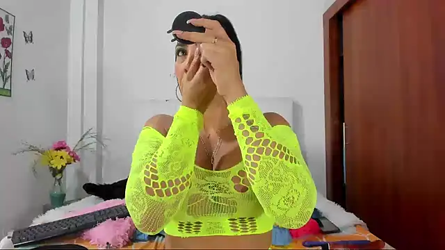 Snapshot of VenussVega chatting on 03/18/25, 06:17 VenussVega online show from 03/18/25, 06:17