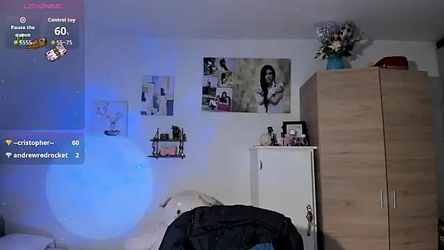 Snapshot of VeronikaOlsen chatting on 10/18/25, 02:08 VeronikaOlsen online show from 10/18/25, 02:08