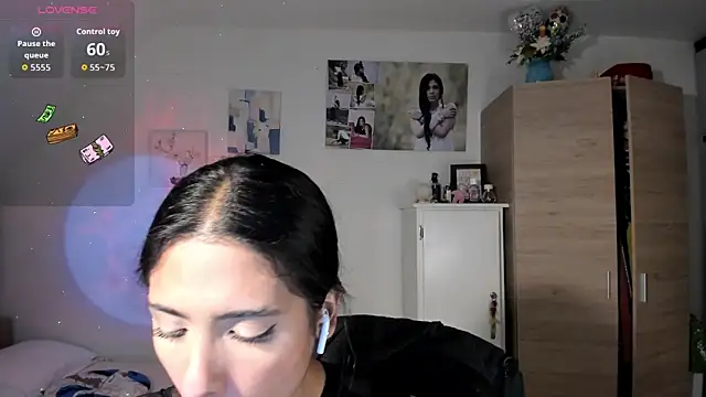 Snapshot of VeronikaOlsen chatting on 10/16/25, 01:25 VeronikaOlsen online show from 10/16/25, 01:25