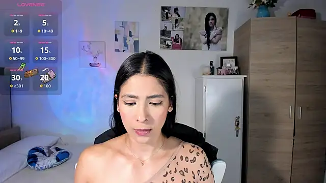 Snapshot of VeronikaOlsen chatting on 10/11/25, 07:26 VeronikaOlsen online show from 10/11/25, 07:26