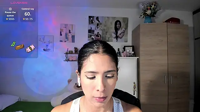 Snapshot of VeronikaOlsen chatting on 10/08/25, 07:58 VeronikaOlsen online show from 10/08/25, 07:58
