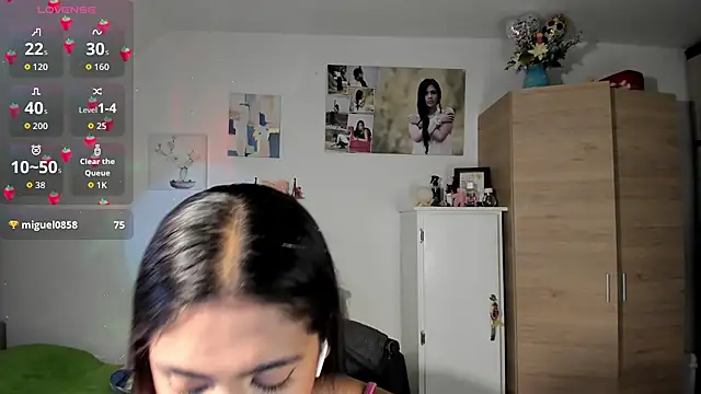 Snapshot of VeronikaOlsen chatting on 10/01/25, 01:26 VeronikaOlsen online show from 10/01/25, 01:26