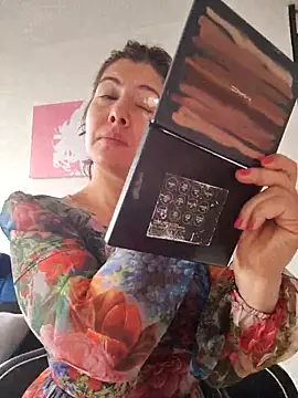 scarlett moore online show from 10/03/25, 01:12