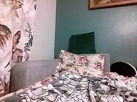 Snapshot of OwlosionyMisiek1991 chatting on 10/19/25, 04:37 OwlosionyMisiek1991 online show from 10/19/25, 04:37