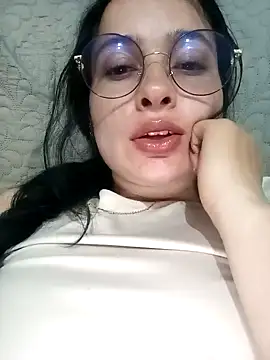 Snapshot of EmilySwaan chatting on 12/18/24, 02:32 EmilySwaan online show from 12/18/24, 02:32