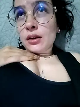 Snapshot of EmilySwaan chatting on 01/12/25, 03:17 EmilySwaan online show from 01/12/25, 03:17