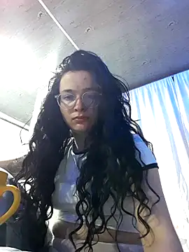 Snapshot of EmilySwaan chatting on 03/10/25, 03:23 EmilySwaan online show from 03/10/25, 03:23