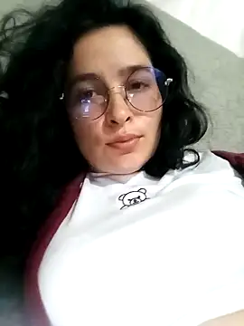 Snapshot of EmilySwaan chatting on 01/09/25, 02:43 EmilySwaan online show from 01/09/25, 02:43