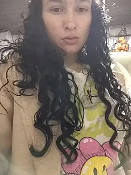 Snapshot of EmilySwaan chatting on 10/22/25, 10:19 EmilySwaan online show from 10/22/25, 10:19