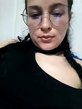 Snapshot of EmilySwaan chatting on 12/28/24, 03:58 EmilySwaan online show from 12/28/24, 03:58