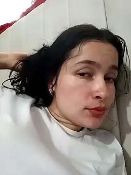 Snapshot of EmilySwaan chatting on 12/15/24, 09:20 EmilySwaan online show from 12/15/24, 09:20