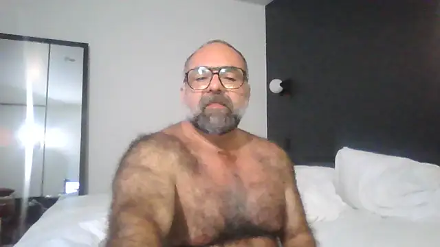 Snapshot of chainjulious chatting on 06/05/26, 12:37 chainjulious online show from 06/05/26, 12:37