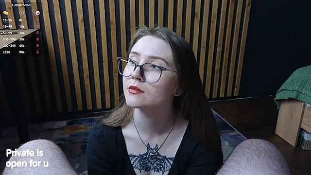 Snapshot of alicepugh chatting on 10/11/25, 06:53 alicepugh online show from 10/11/25, 06:53