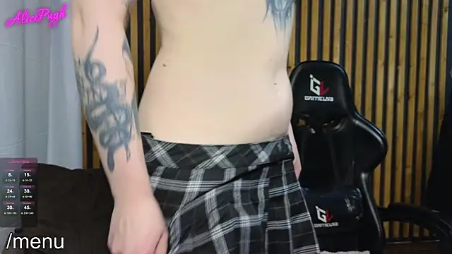 Snapshot of alicepugh chatting on 02/10/25, 04:58 alicepugh online show from 02/10/25, 04:58