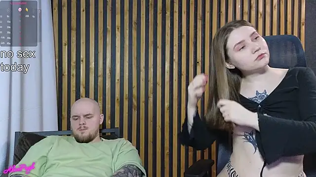 Snapshot of alicepugh chatting on 03/19/25, 07:06 alicepugh online show from 03/19/25, 07:06