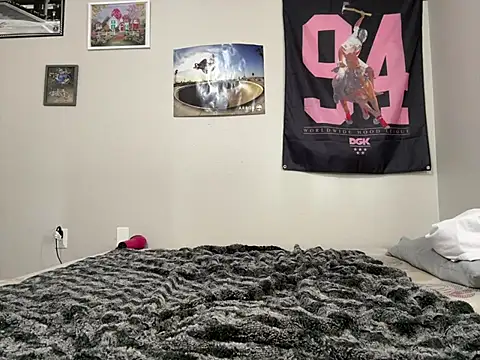 Snapshot of Intokink06 chatting on 12/28/24, 08:04 Intokink06 online show from 12/28/24, 08:04