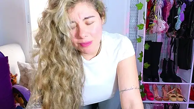 Tawny cox online show from 03/04/25, 01:17