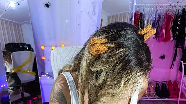 Tawny cox online show from 10/21/25, 05:40