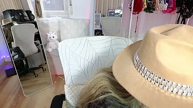 Tawny cox online show from 02/21/26, 09:00