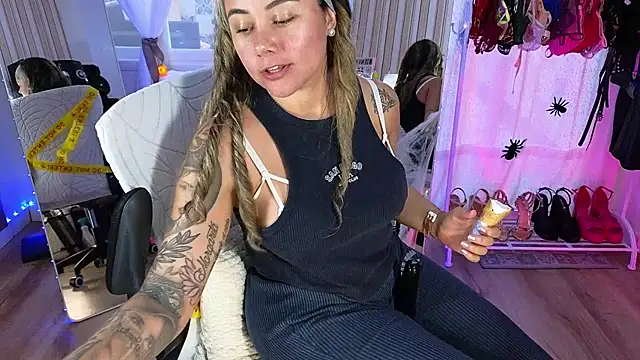 Tawny cox online show from 10/27/25, 03:02