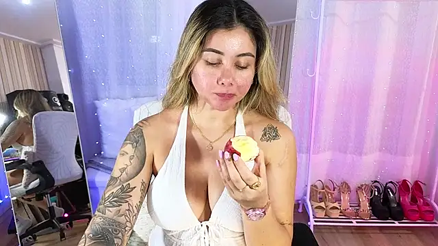 Tawny cox online show from 11/17/25, 10:52