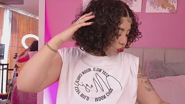 foxxy-lov3 online show from 10/21/25, 12:59