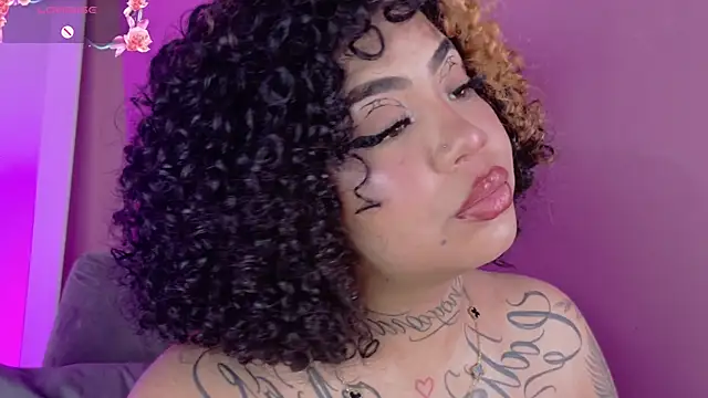 foxxy-lov3 online show from 05/11/26, 02:18