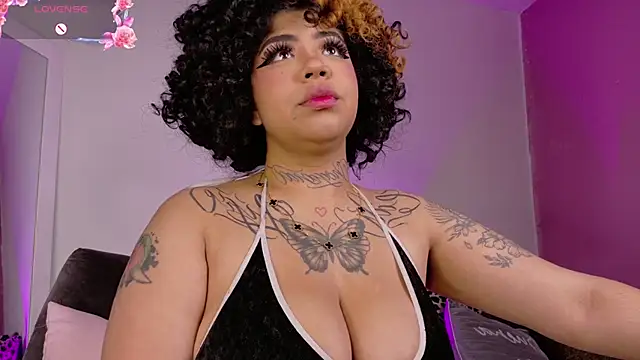 foxxy-lov3 online show from 02/01/26, 12:36