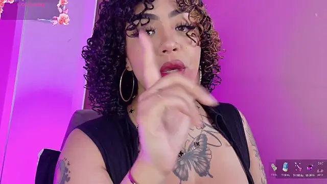 foxxy-lov3 online show from 04/20/26, 02:18