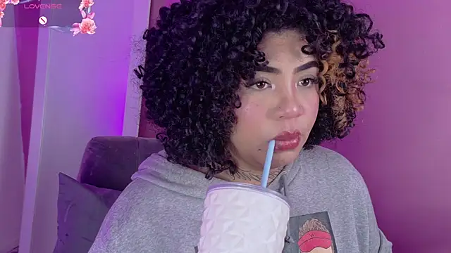 foxxy-lov3 online show from 05/10/26, 02:08