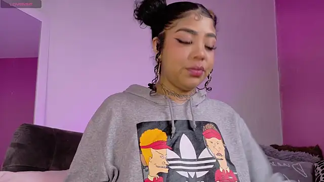 foxxy-lov3 online show from 02/12/26, 01:33