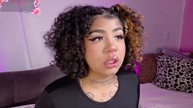 foxxy-lov3 online show from 02/24/26, 01:45