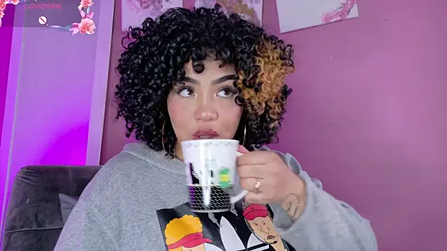 foxxy-lov3 online show from 05/25/26, 01:43