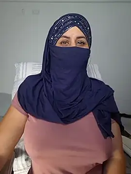 amiraferraz online show from 10/28/25, 10:31