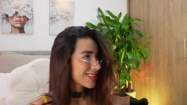 Snapshot of katie_cruz chatting on 06/15/26, 11:10 katie cruz online show from 06/15/26, 11:10