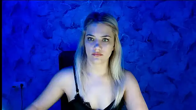 Snapshot of nika_gold1 chatting on 10/13/25, 05:47 nika gold1 online show from 10/13/25, 05:47