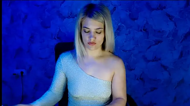 Snapshot of nika_gold1 chatting on 10/15/25, 01:08 nika gold1 online show from 10/15/25, 01:08