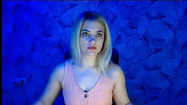 nika gold1 online show from 10/28/25, 12:26