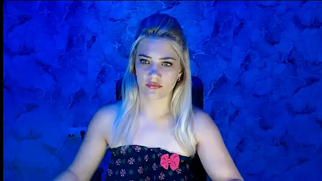 Snapshot of nika_gold1 chatting on 09/10/25, 10:36 nika gold1 online show from 09/10/25, 10:36