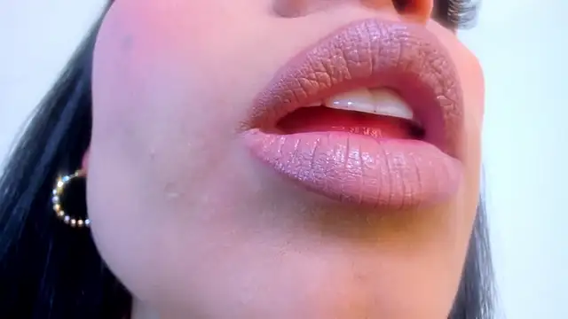 dominique21  online show from 11/06/25, 04:16